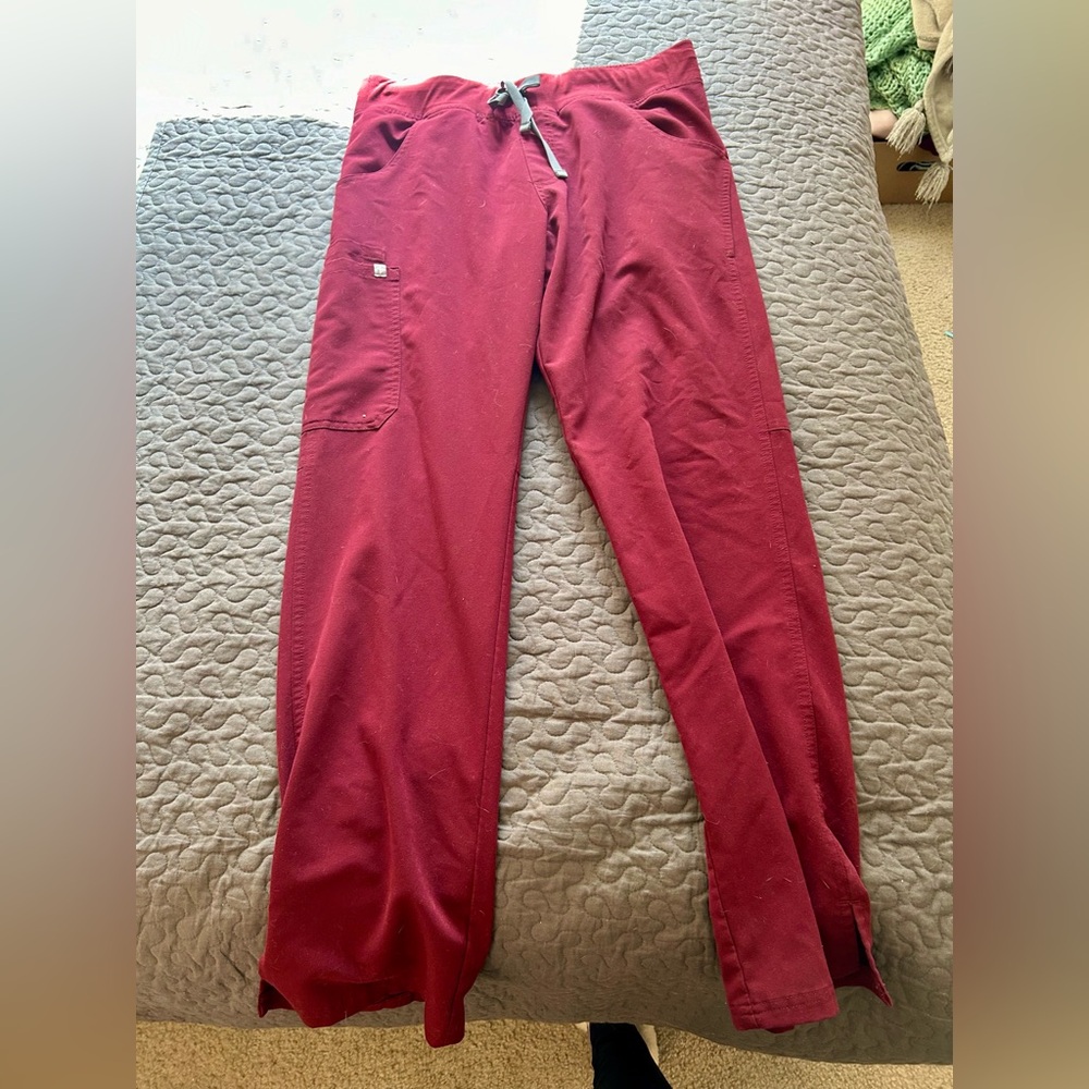 Figs. Size medium. Kade. Cargo style. Good condition. Burgundy color